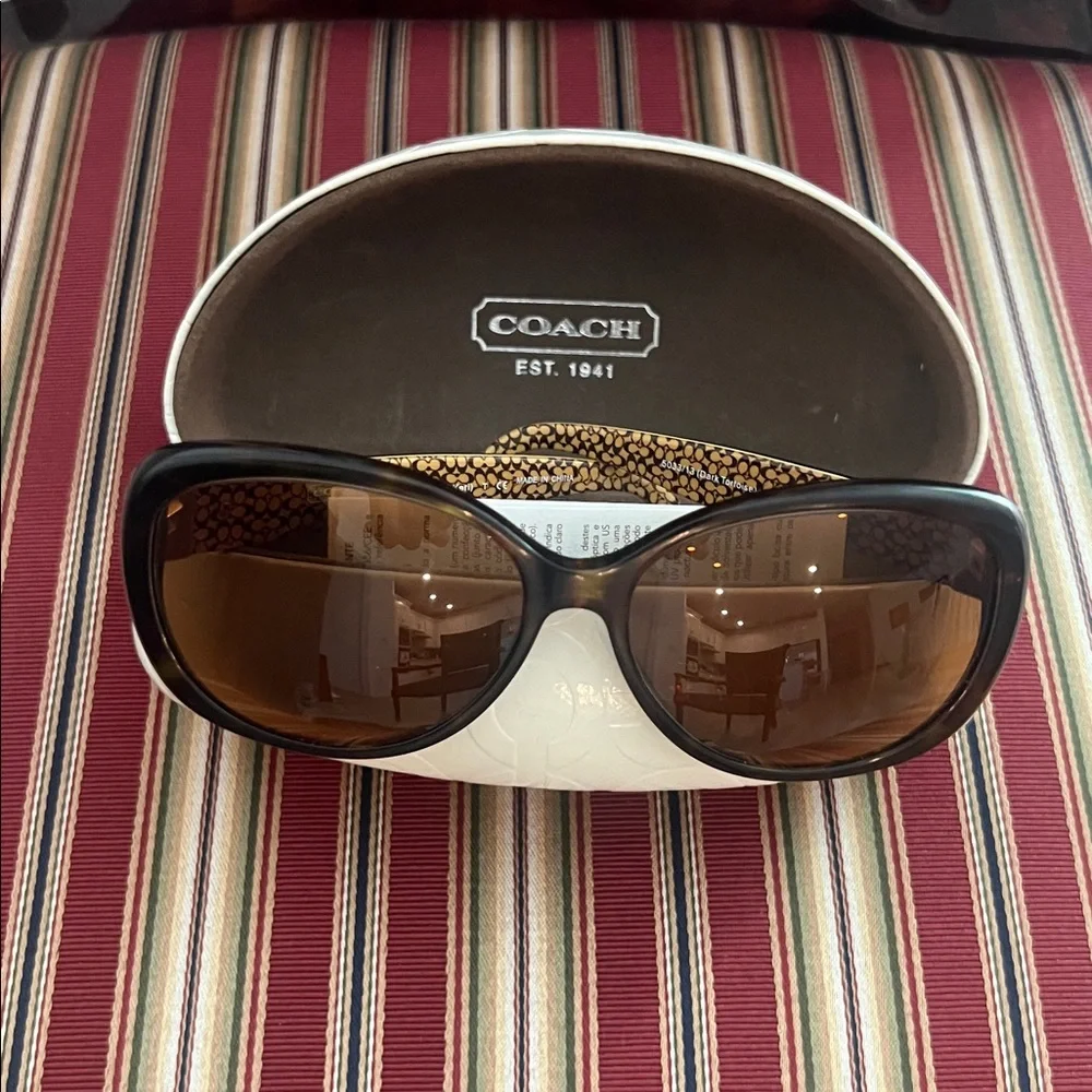 Coach  “frames” - Picture 2 of 10